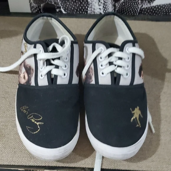 Elvis Presley Black and White Sneakers - Picture 6 of 12